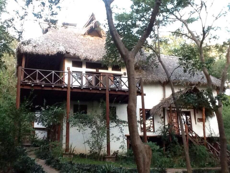 Tuani Ecolodge Тола Экстерьер фото